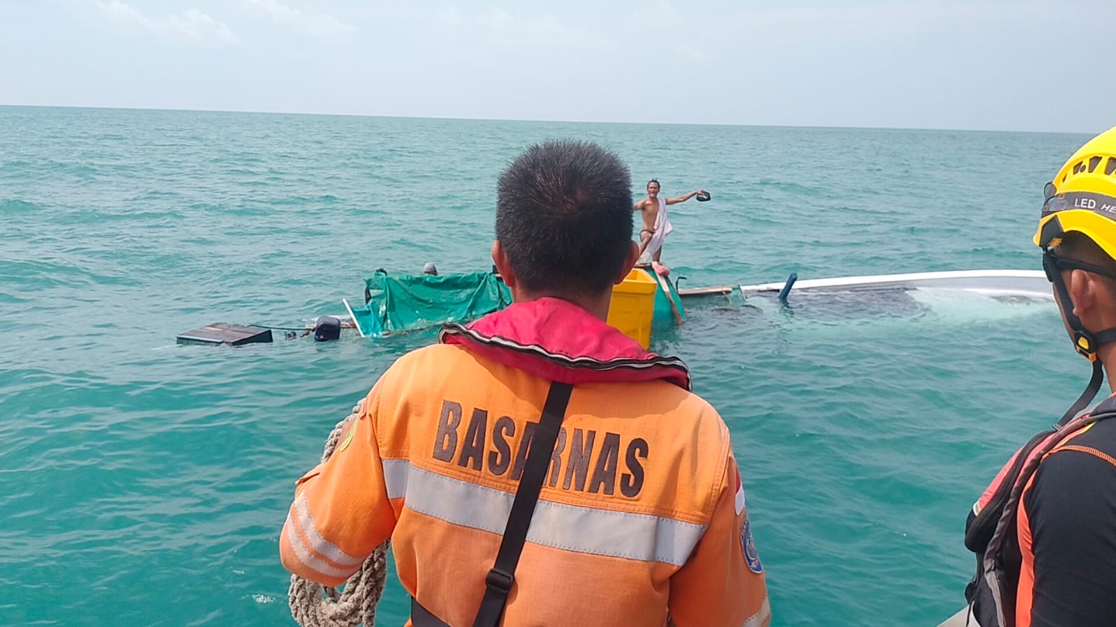 Kapal Bocor Usai Tabrak Karang Merah di Bangka, 3 Nelayan Diselamatkan
