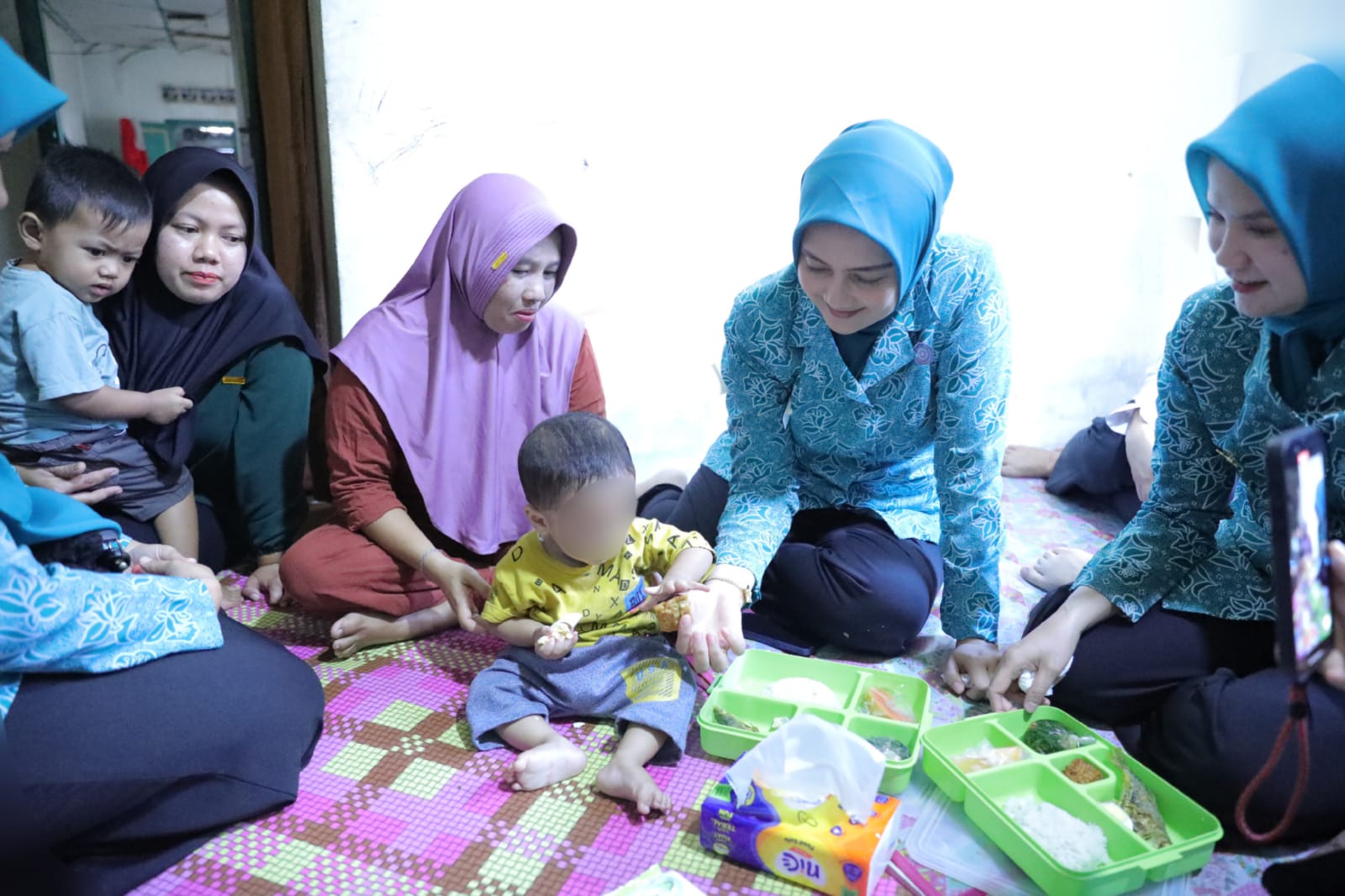 Ketua TP PKK Babel Tinjau Pelaksanaan Program PMT di Desa Serdang