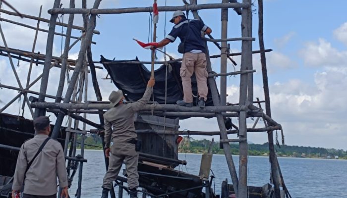 PT Timah Bersama Aparat Tertibkan Tambang Ilegal di Merbuk