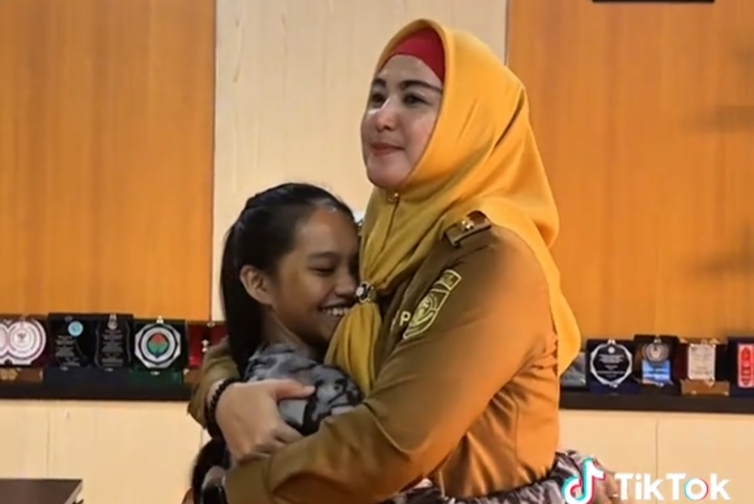 Bangga Talenta Lokal, Wabup Debby Ajak Masyarakat Basel Dukung Yulia di D'Academy 7