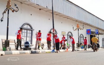 PT Timah Gotong Royong Bersihkan Sampah di Toboali Bareng Forkopimda dan Warga
