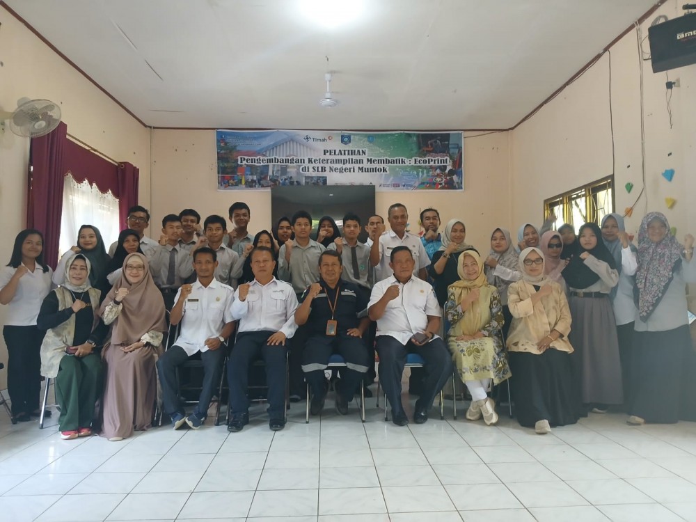 Dukung Difabel Mandiri, PT Timah Gelar Pelatihan Membatik dengan Teknik Eco Print di SLB Mentok