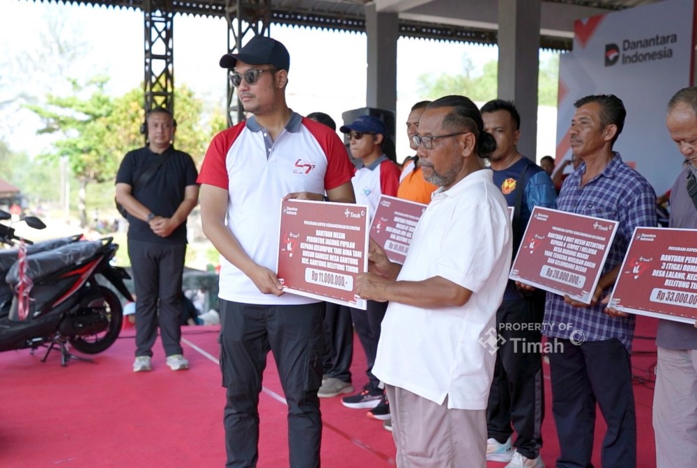 PT Timah Serahkan Mesin Pemipil Jagung untuk Kelompok Tani di Beltim