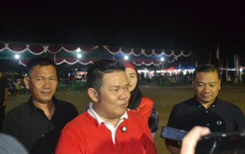 Bupati Basel Tanggapi Isu Bullying hingga Beri Bantuan Modal UMKM di Aik Bakung Desa Bencah
