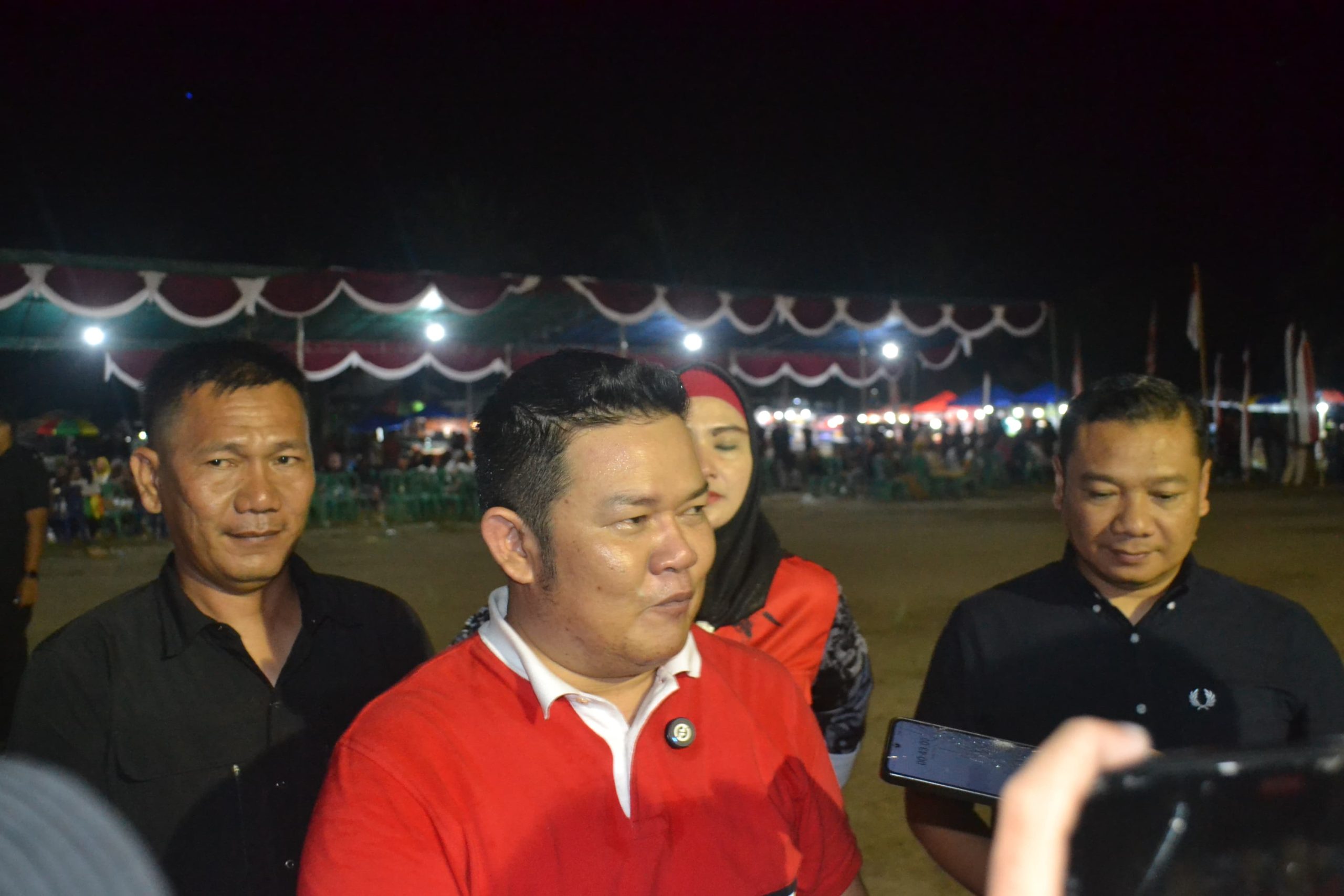 Bupati Basel Tanggapi Isu Bullying hingga Beri Bantuan Modal UMKM di Aik Bakung Desa Bencah