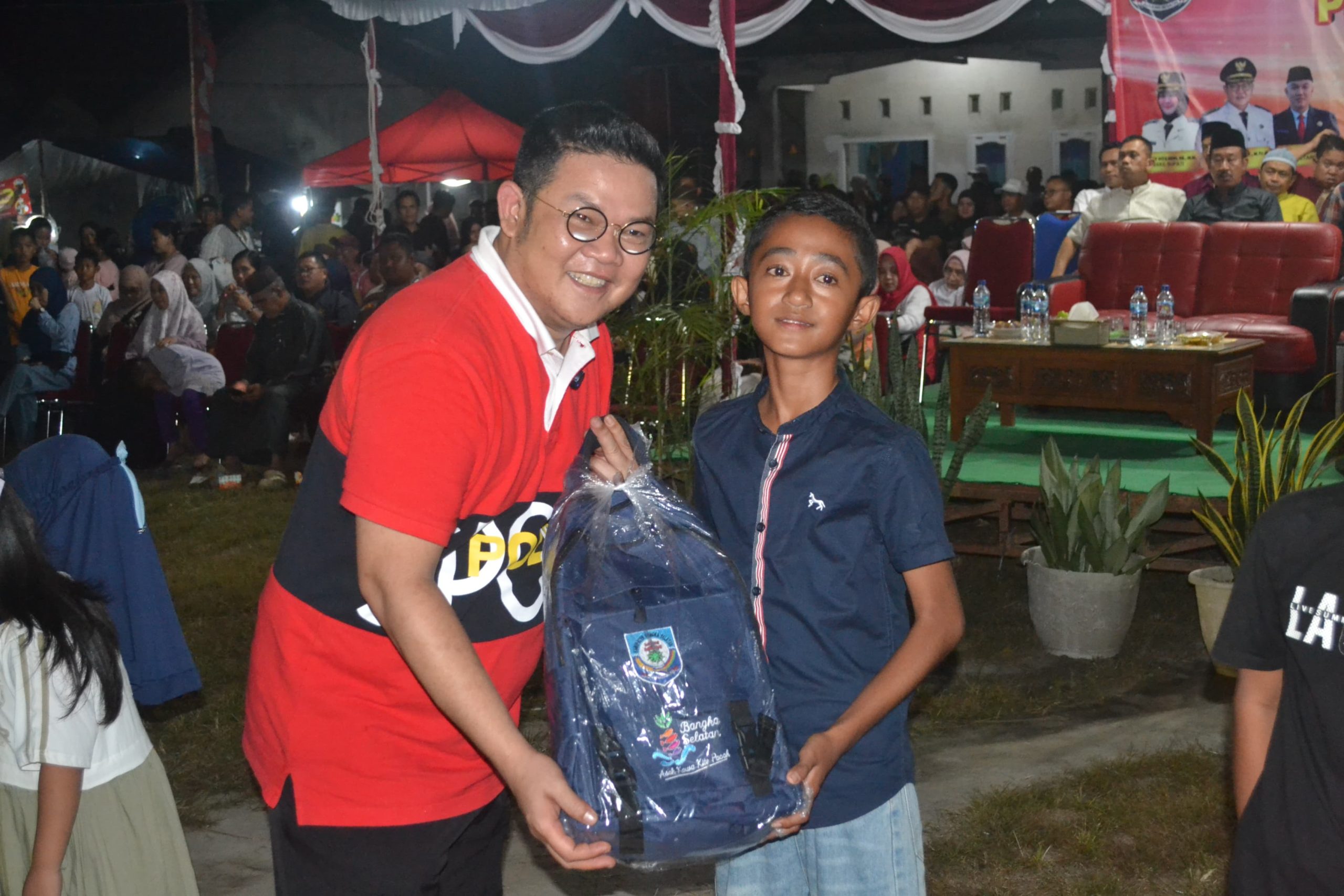 Bupati Basel Tanggapi Isu Bullying hingga Beri Bantuan Modal UMKM di Aik Bakung Desa Bencah