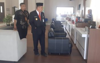 Hidayat Arsani Sidak Kantor Pelayanan DPMPTSP Babel, Ini Pesannya untuk ASN