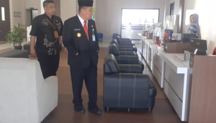 Hidayat Arsani Sidak Kantor Pelayanan DPMPTSP Babel, Ini Pesannya untuk ASN