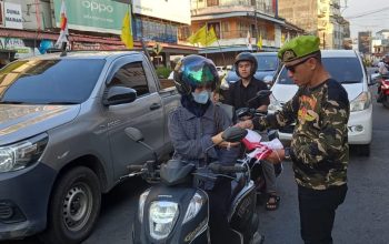 Jelang HUT ke-80 RI dan Hari Veteran, PPM Babel Bagikan Ratusan Bendera Merah Putih di Pangkalpinang
