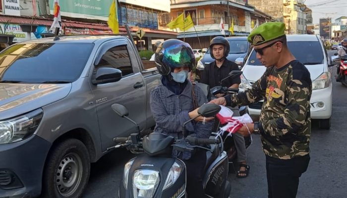 Jelang HUT ke-80 RI dan Hari Veteran, PPM Babel Bagikan Ratusan Bendera Merah Putih di Pangkalpinang