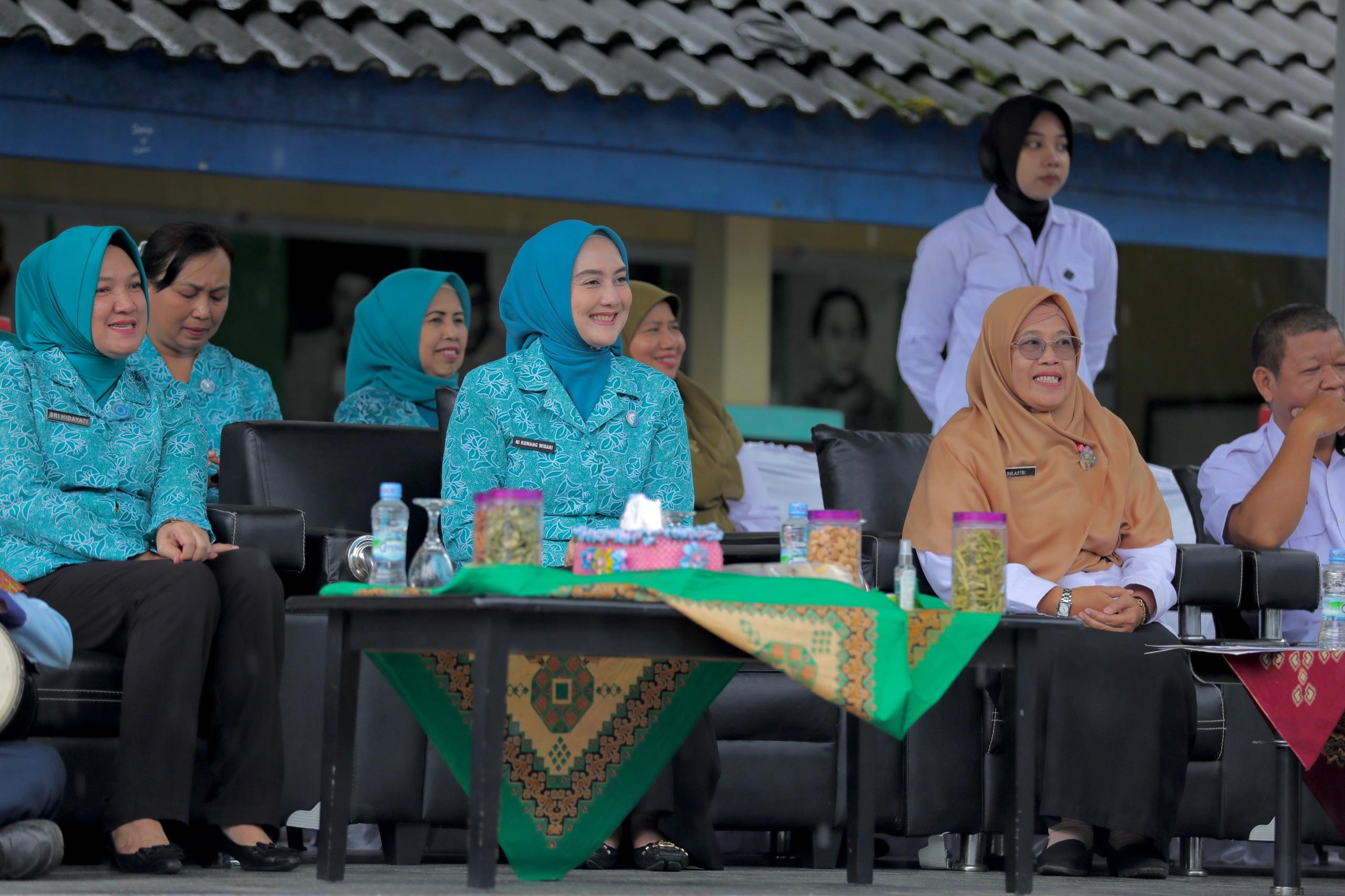 Noni Hidayat Arsani Launching Program Pangan Lokal Goes To School di SMPN 1 Pangkalpinang