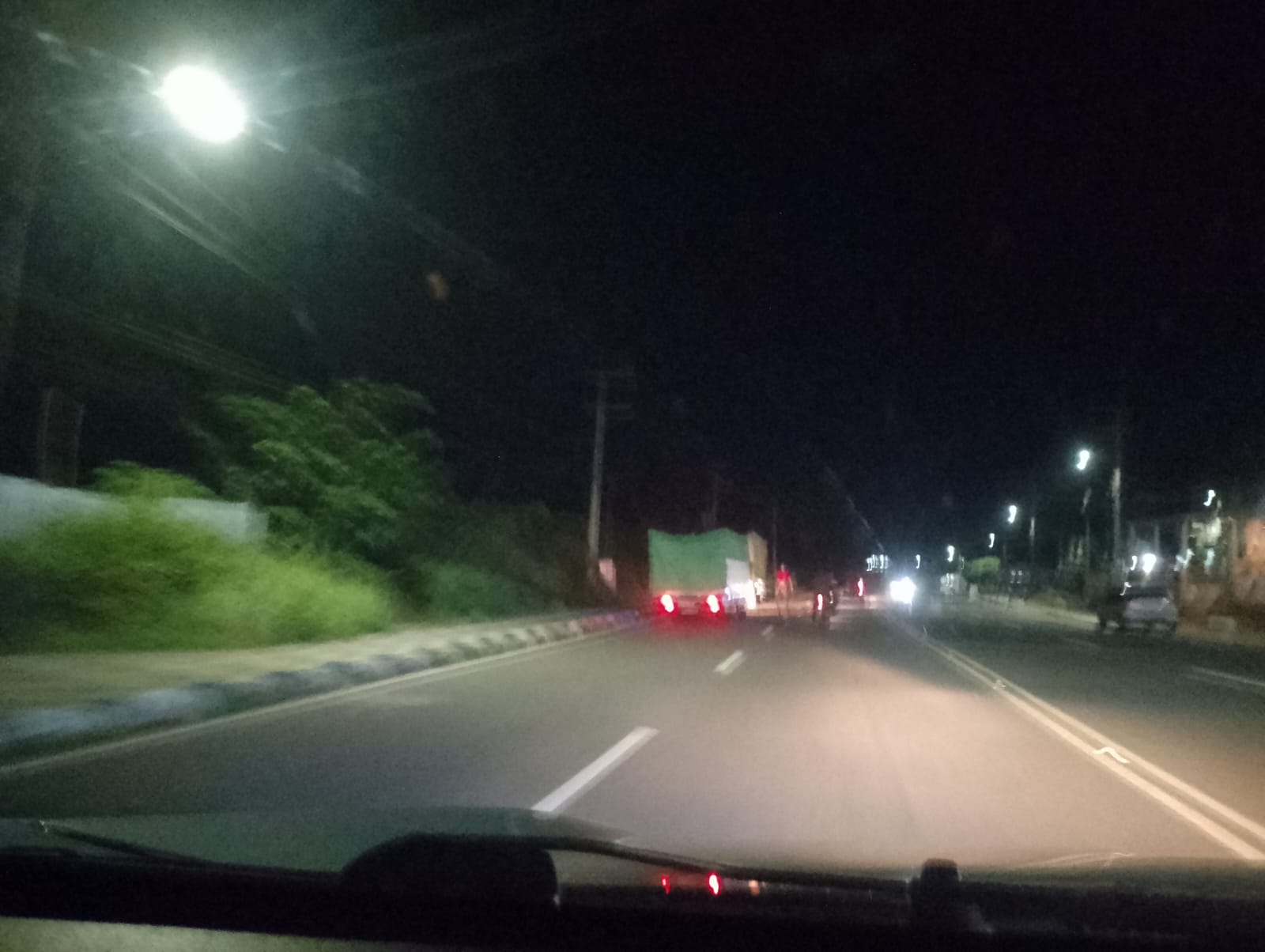 Bikin Curiga! Dua Truk Bawa Sagu dari Belitung Diduga Dikawal Usai Turun di Pelabuhan Sadai