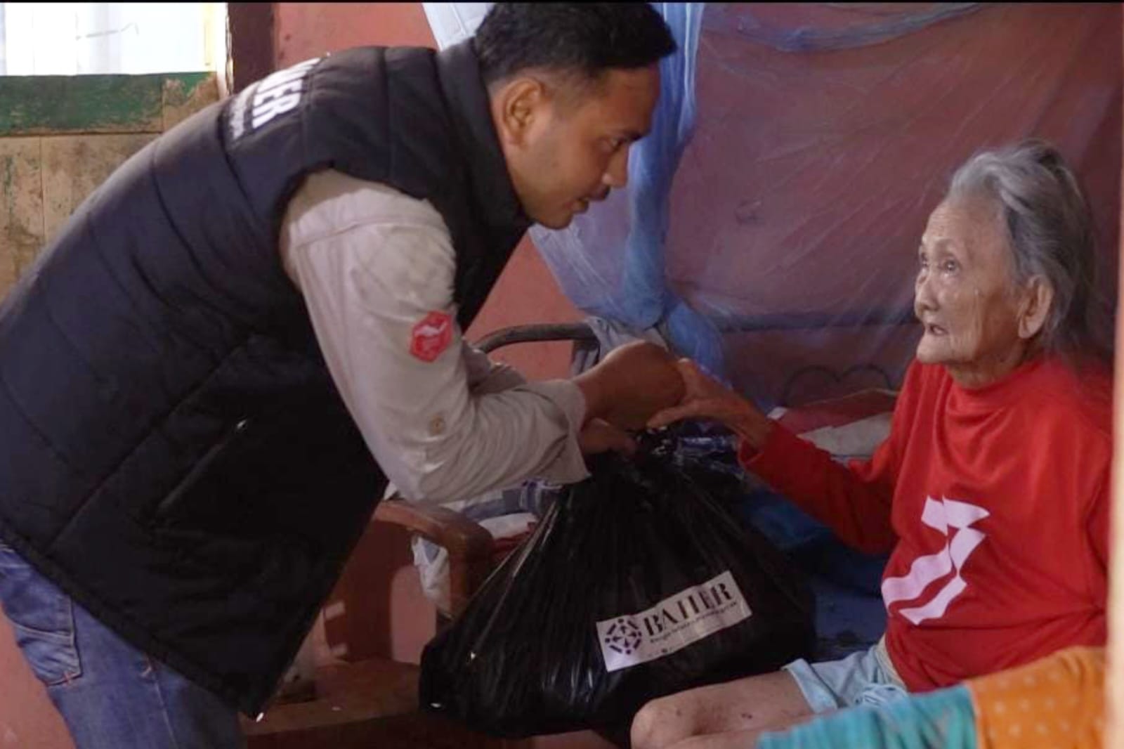 Berkah Kemerdekaan, Tim Baher Salurkan Puluhan Paket Sembako untuk Dhuafa dan Lansia di Toboali