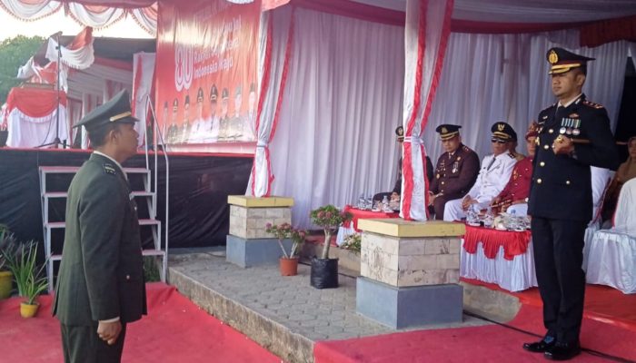 Lapangan Pemkab Bangka Barat Hening saat Kapolres Aditya Pimpin Upacara Penurunan Bendera HUT ke-80 RI