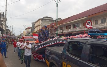 Gelak Tawa Pecah! Kapolres Basel Jadi Korban Prank Bupati dan Dandim di Karnaval HUT ke-80 RI