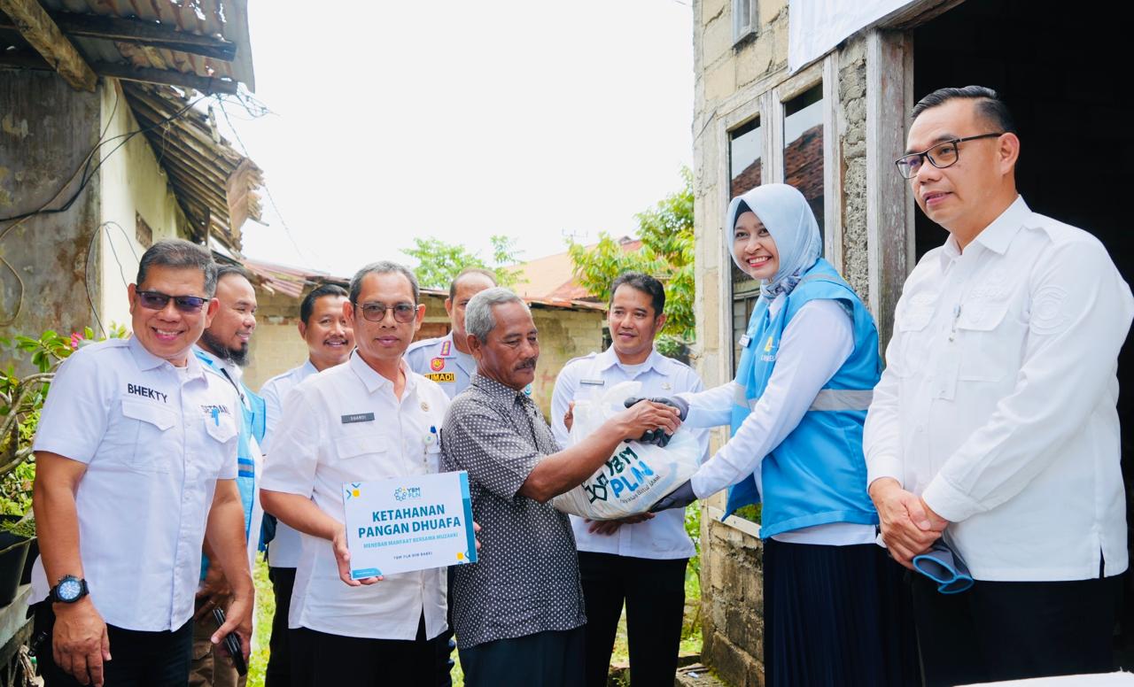 PLN Babel Terangi 15 Rumah Warga Lewat Program Light Up The Dream
