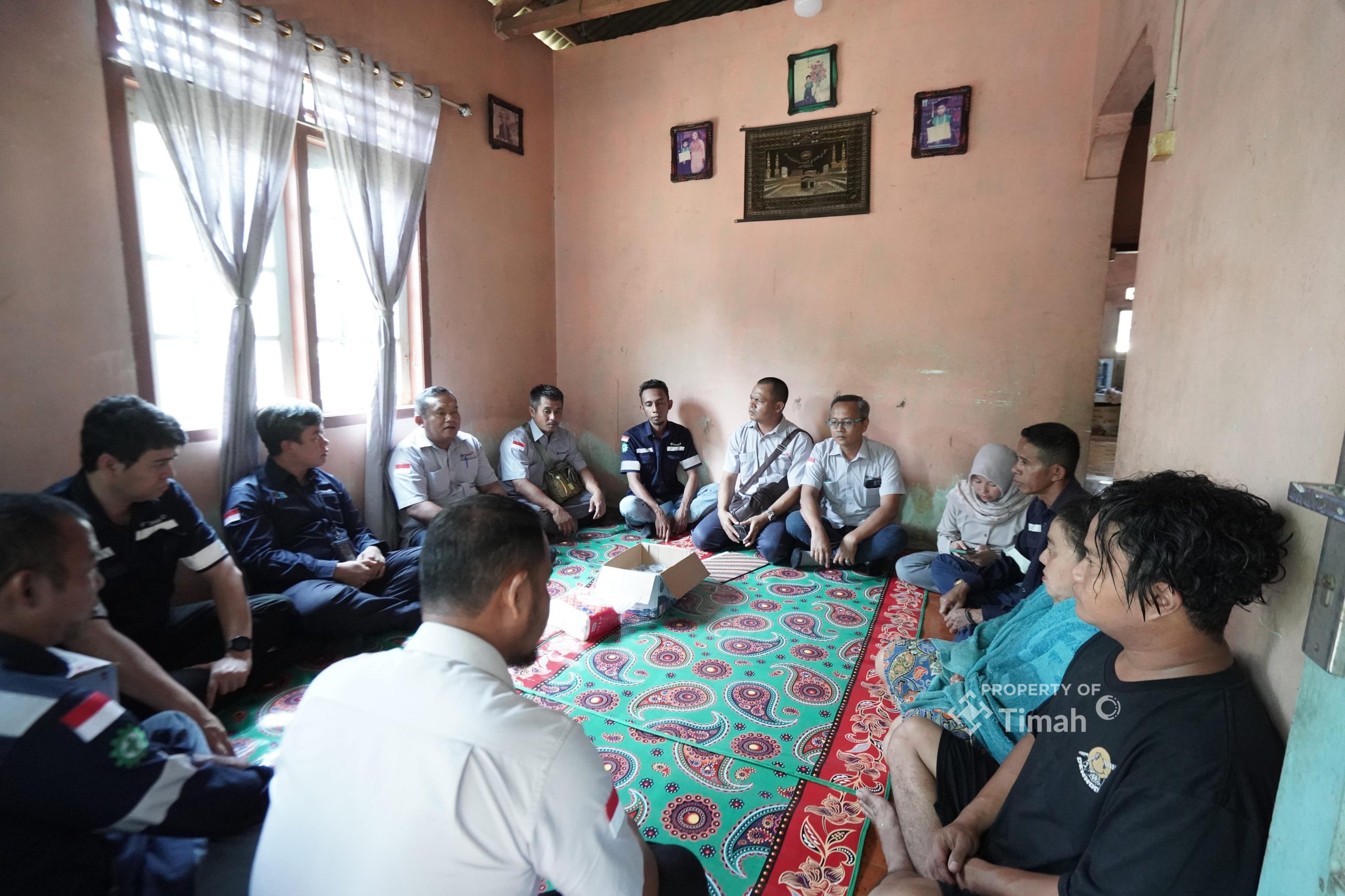 Berikan Dukungan Moril dan Materil, PT Timah Hadir dan Santuni Keluarga Korban Kecelakaan Tambang