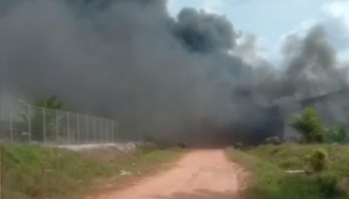 Diduga Dibakar Massa, Fasilitas PT SNS di Pulau Lepar Hangus Terbakar