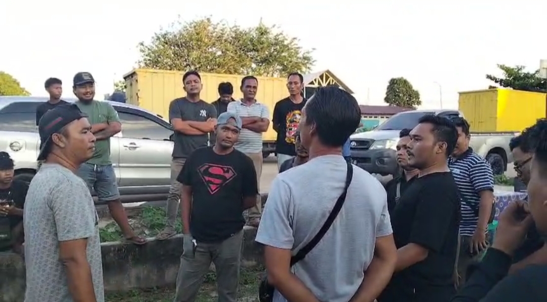 Adu Mulut Pecah, Sopir Truk dari Belitung Intervensi Wartawan PWI Basel di Pelabuhan Sadai
