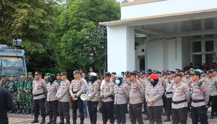 Polres Basel Kerahkan 300 Personel Gabungan Kawal Aksi Puluhan Massa di DPRD