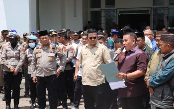 Bupati Riza Herdavid Tak Bisa Tahan Emosi di Depan Pendemo, Ucapkan Kata-Kata Menohok