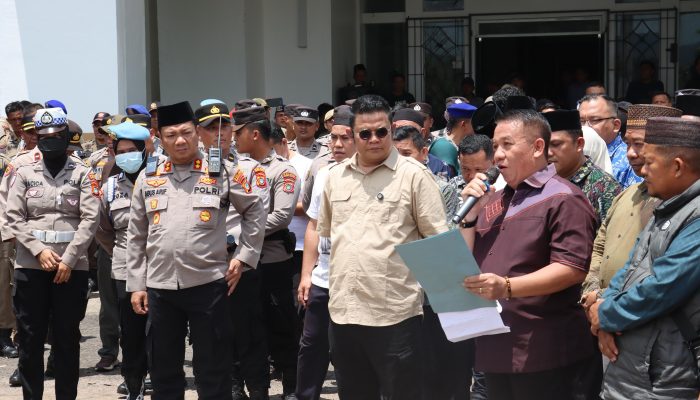 Bupati Riza Herdavid Tak Bisa Tahan Emosi di Depan Pendemo, Ucapkan Kata-Kata Menohok