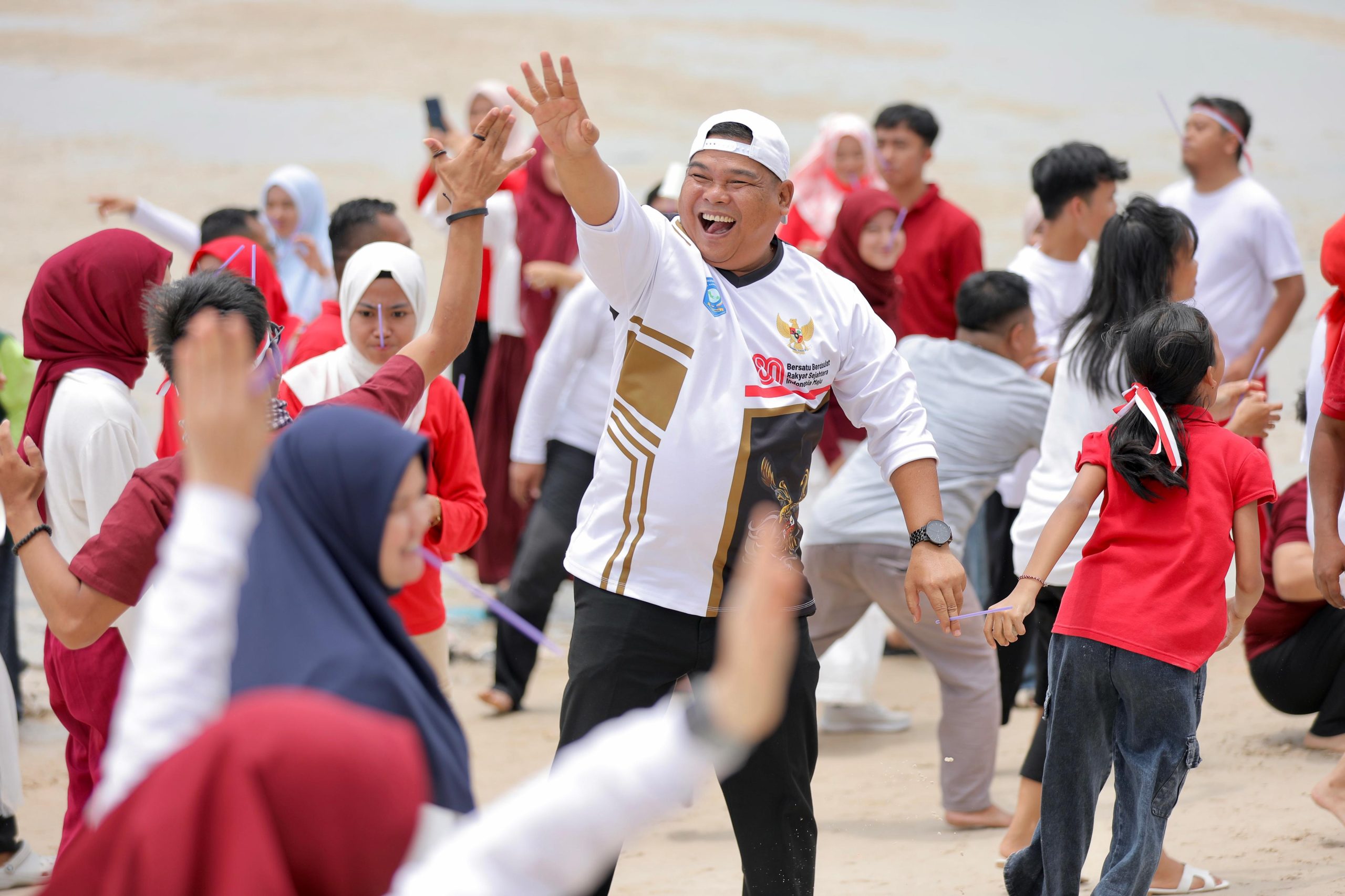 Diskominfo Babel Gelar Family Gathering di Pantai Pukan 2