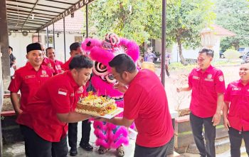 Usai Pelantikan, Pengurus KONI Basel Kejutkan Bupati Riza Herdavid dengan Barongsai dan Kue Ultah