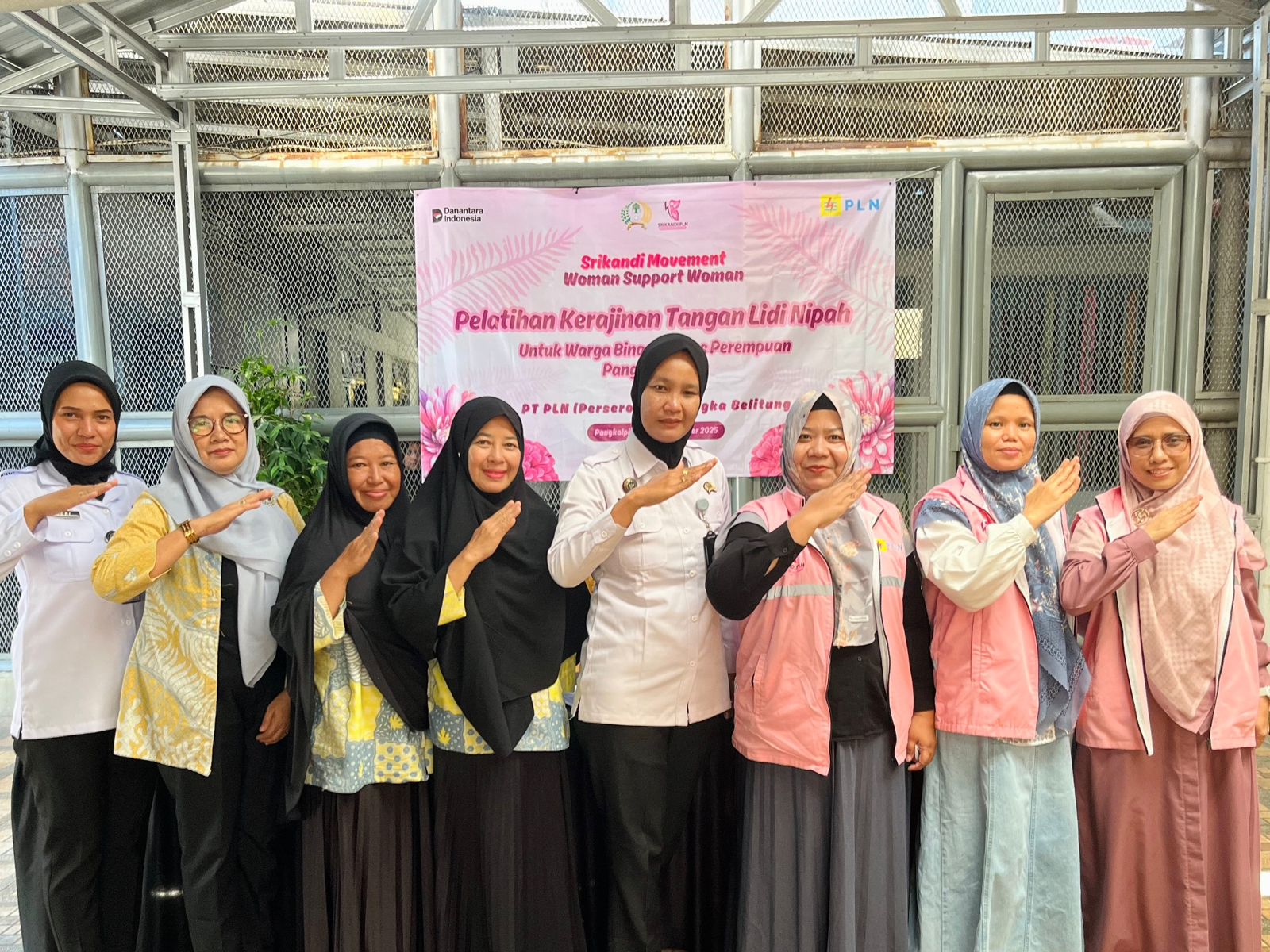 Srikandi PLN Babel Latih Warga Binaan Lapas Perempuan Kerajinan Lidi Nipah