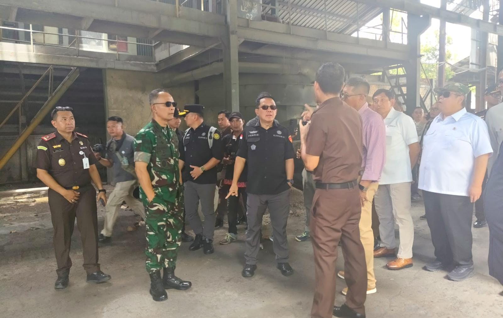 Jalankan Perintah Presiden, Jampidsus Kejagung & Satgas PKH Sidak Gudang Smelter PT Tinindo