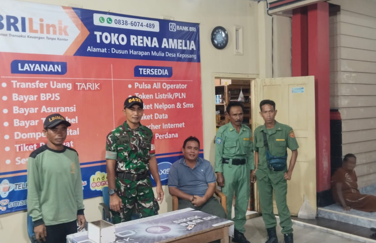 Babinsa Toboali Gandeng Linmas Keposang Gelar Patroli Malam, Sasar Pemukiman dan Titik Keramaian