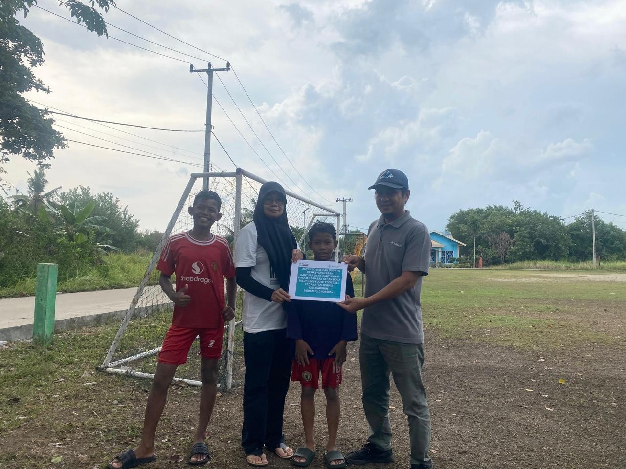 PT Timah Komitmen Dukung Olahraga Lewat Bantuan Klub Sepak Bola Teluk Uma Karimun