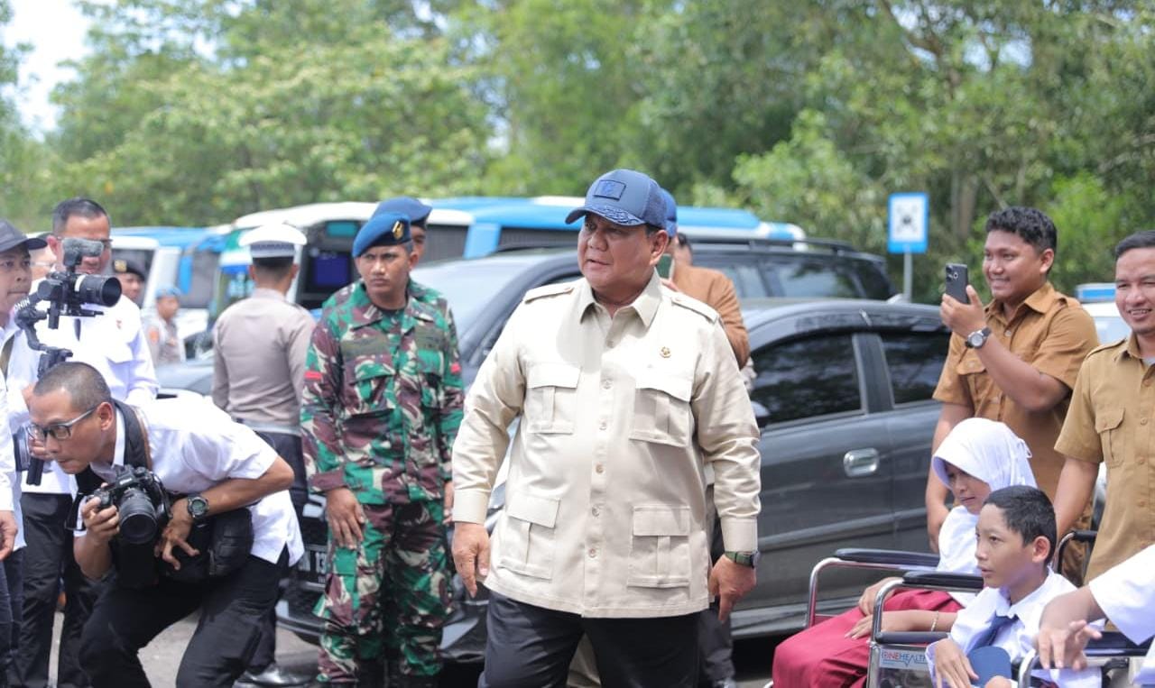 Tak Sia-sia Menunggu dari Pagi, Siswa SLB Pangkalpinang Disalami Presiden Prabowo