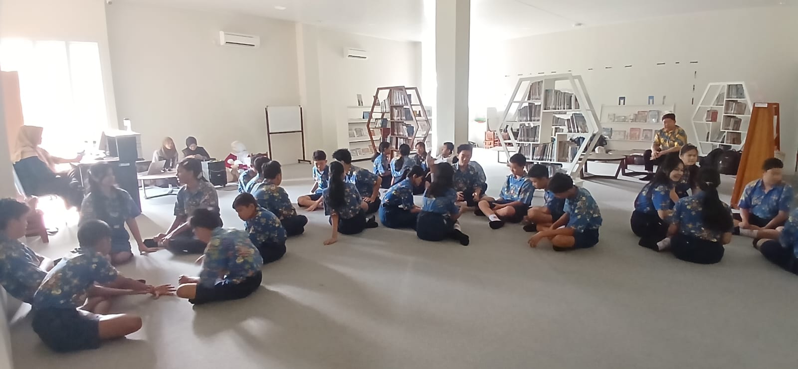 Dari Perpustakaan untuk Negeri, Mahasiswa UBB Sulut Semangat Literasi di Bangka Barat