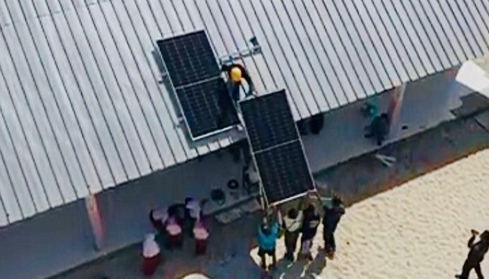 PLN Pasang Teknologi SuperSUN di SDN 10 Simpang Pesak Belitung Timur