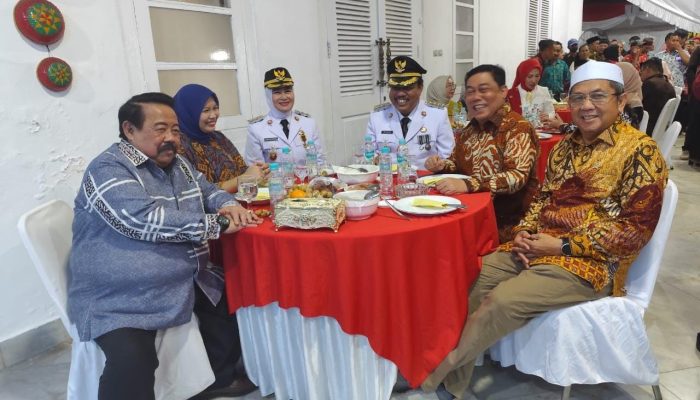 Warga Padati Rumah Dinas, Prof Saparudin Resmi Jabat Wali Kota Pangkalpinang