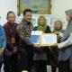 Pj Sekda Babel Serahkan Santunan Rp50,9 Juta kepada Ahli Waris ASN