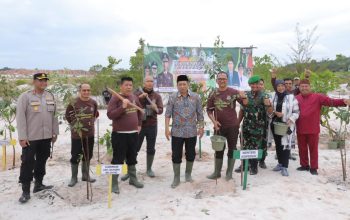 Gubernur Hidayat Arsani Dipuji Menkop Ferry