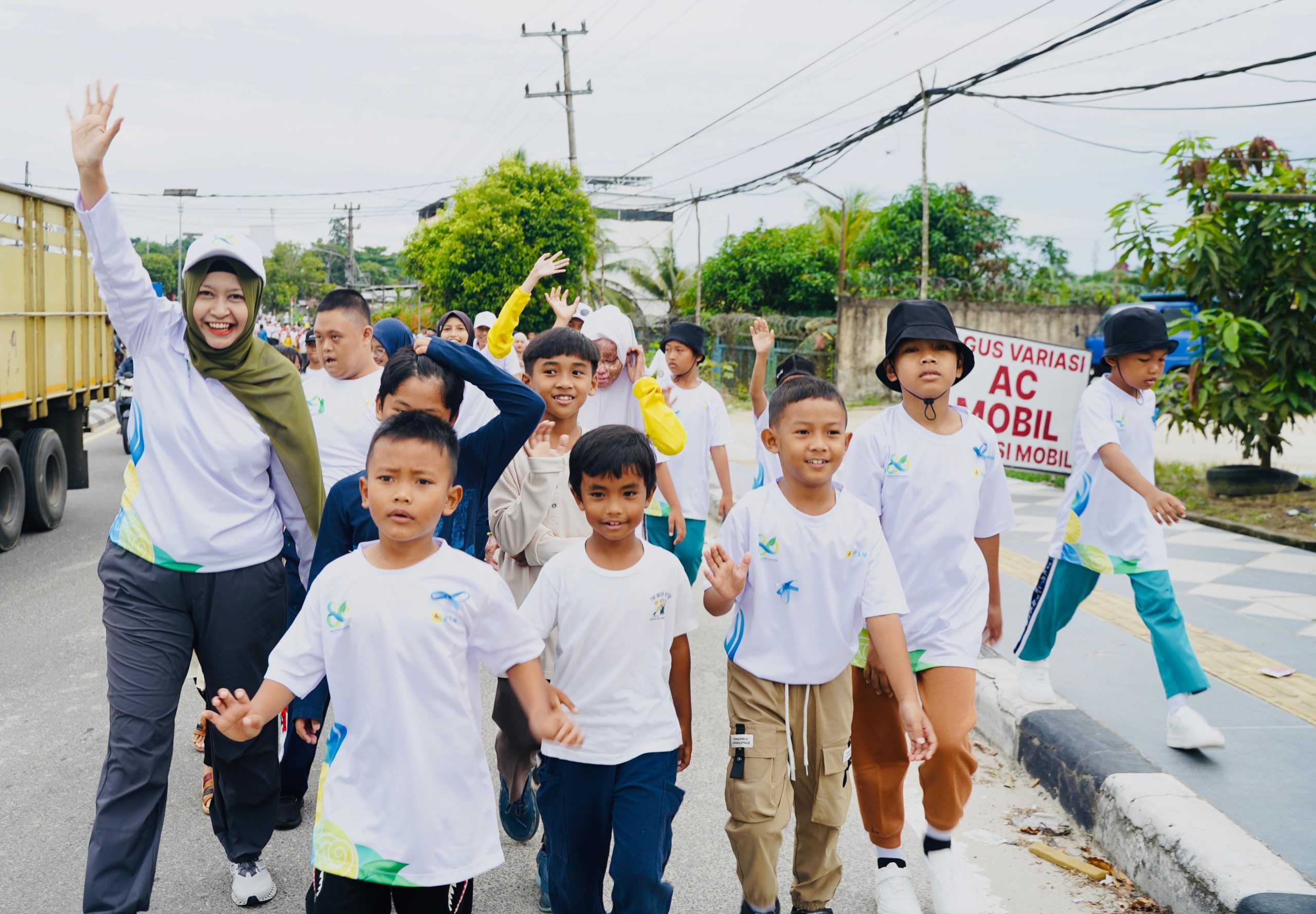 PLN Babel Rayakan HLN Bersama Difabel dan Anak Yatim