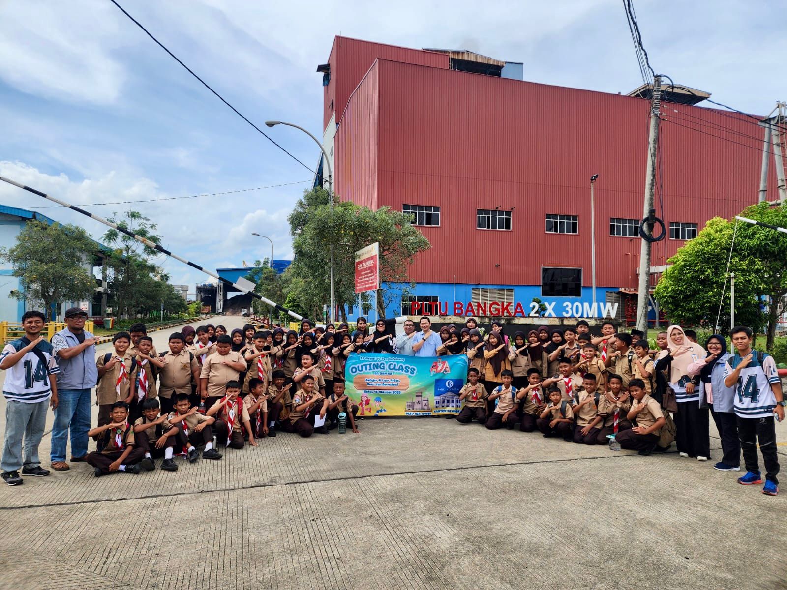PLN Ajak Siswa SDN 14 Pangkalpinang Kenali Energi Terbarukan dan Proses Listrik di PLTU Air Anyir