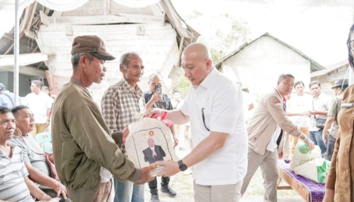Sabam Rajagukguk Salurkan Bibit Unggul dan Sembako di Toba, Dorong Ketahanan Pangan dan Ekonomi Rakyat