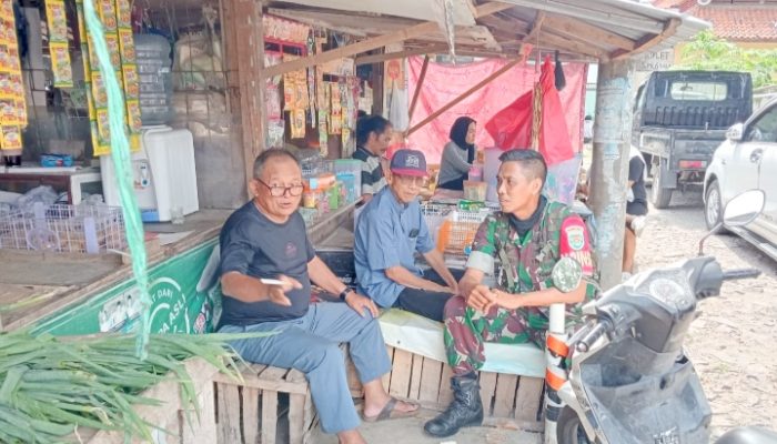 Babinsa Koramil 2304/Anyar Gelar Komsos Bahas Kamtibmas dan Kebersihan Lingkungan