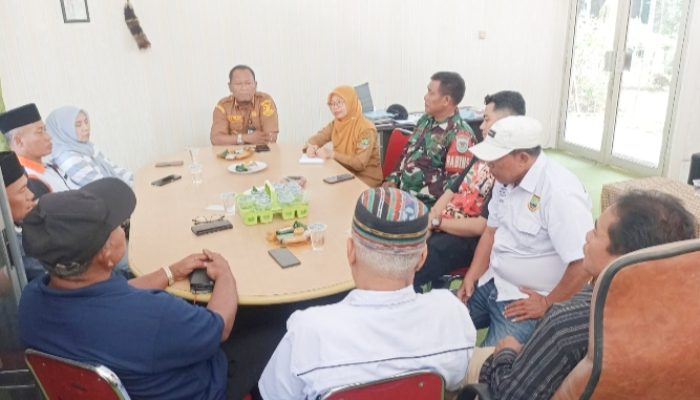 Babinsa Koramil 2301/Cilegon Gelar Komsos Ajak Warga Tingkatkan Kesadaran Kebersihan Lingkungan