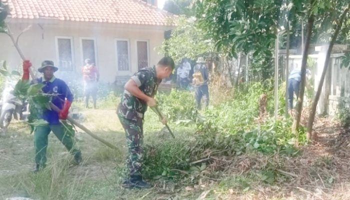 Babinsa Koramil 2301/Cilegon Gelar Karya Bakti Bersama Warga Wujudkan Lingkungan Bersih dan Nyaman