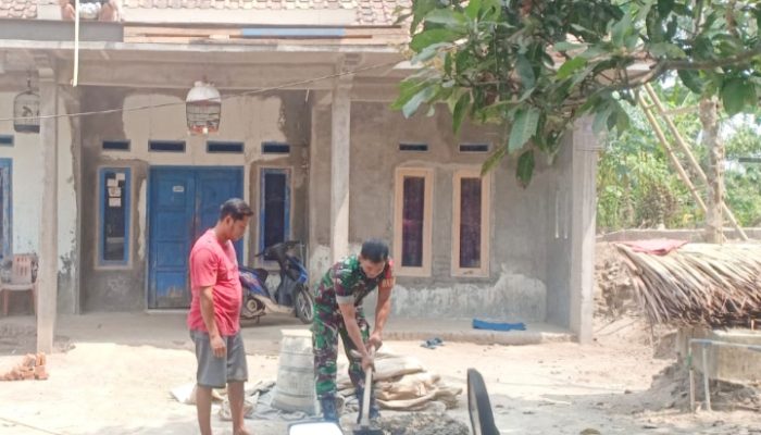Babinsa Koramil 2306/Mancak Laksanakan Kegiatan Karbak Bersama Warga di Dua Desa