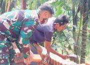 Babinsa Koramil 2306/Mancak Laksanakan Kegiatan Karbak Bersama Warga di Wilayah Binaan