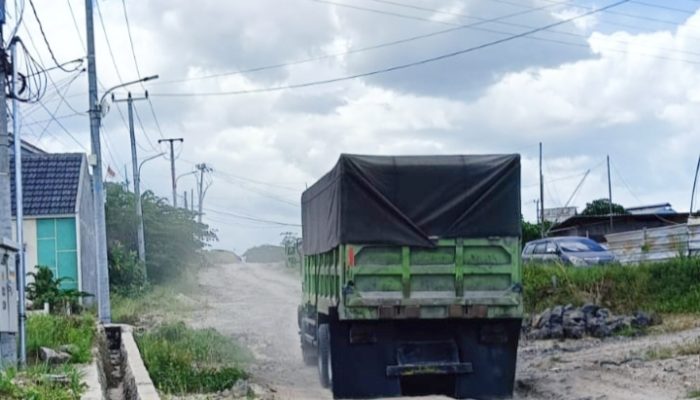 Warga Cilegon Land Resah, Truk Tambang Masih Leluasa Melintas Meski Ada Aturan Pembatasan