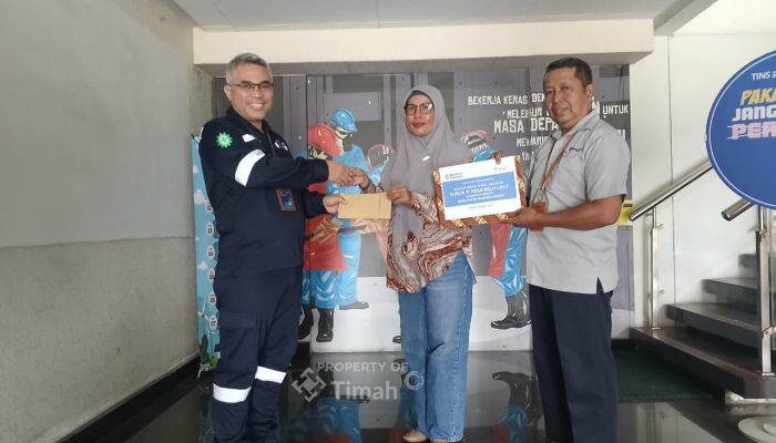 Konsisten Peduli Masyarakat, PT Timah Tbk Serahkan Bantuan untuk Lansia Sakit di Bangka Barat