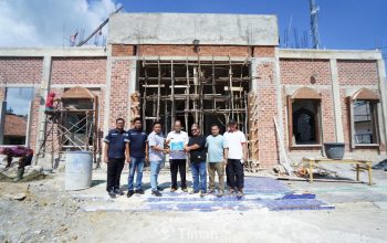 PT Timah Salurkan Bantuan untuk Perluasan Masjid Tertua di Temberan