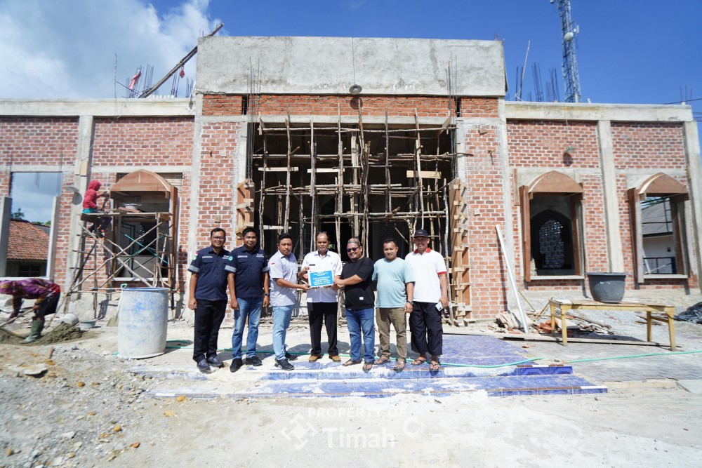 PT Timah Salurkan Bantuan untuk Perluasan Masjid Tertua di Temberan